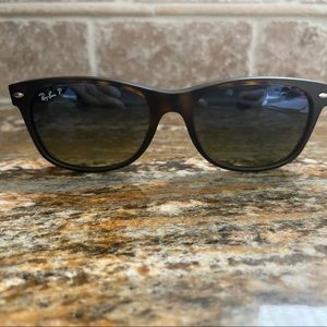 Ray-Band Rb2132 55 New Wayfarer, Matte Tortoise, Green Polarized.